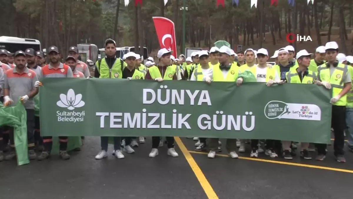 Bakan Osman Aşkın Bak, Dünya Temizlik Günü etkinliğinde çevre temizliği yaptı