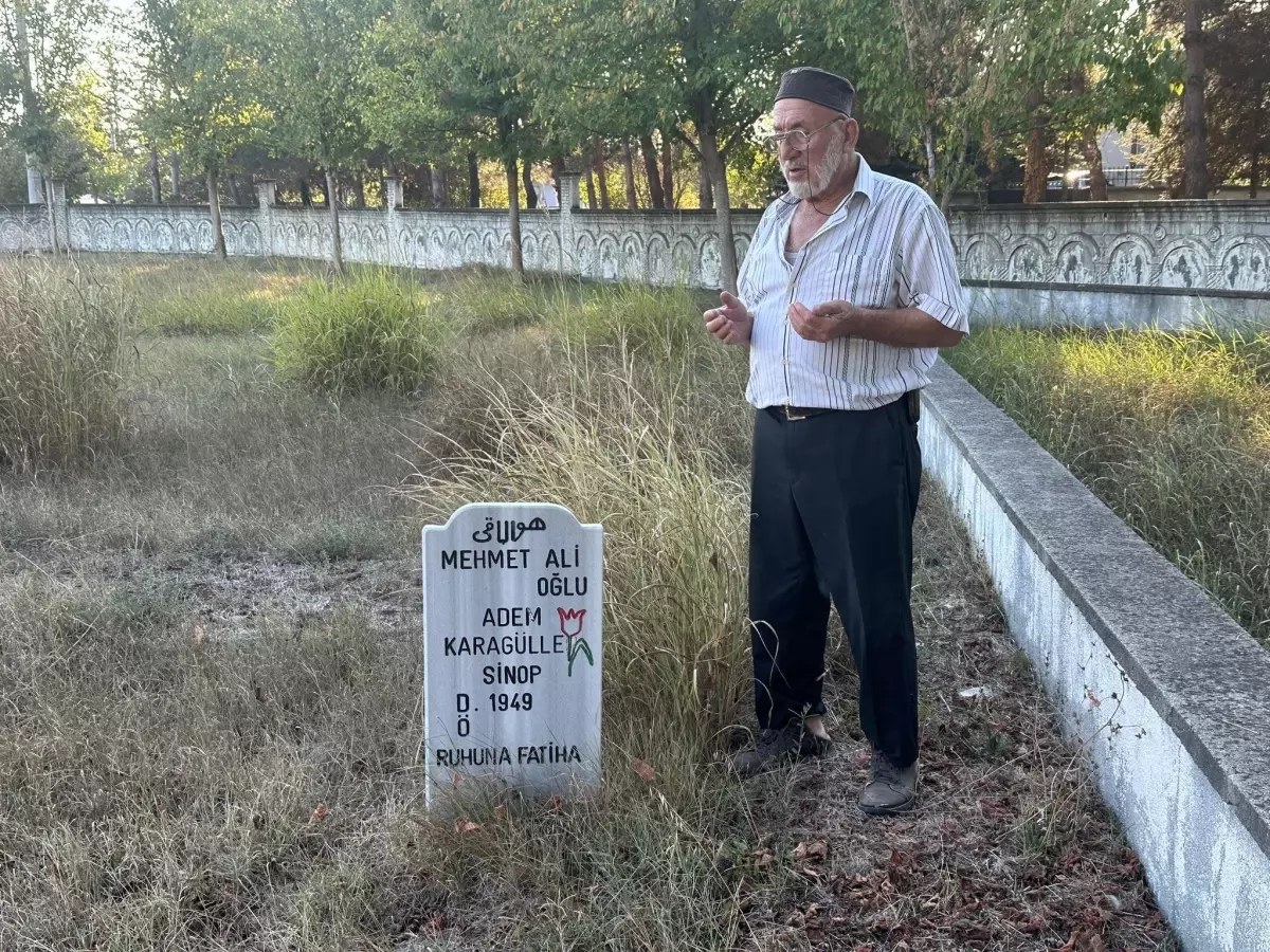 Gördüğü rüya sonrası kendi mezar taşını yaptırdı başında dua etti