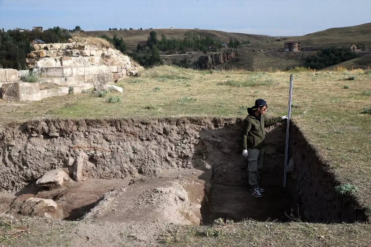 Ahlat’ta Eski Şehir Kalesi Kazılarında Orta Çağ Sarnıcı Bulundu