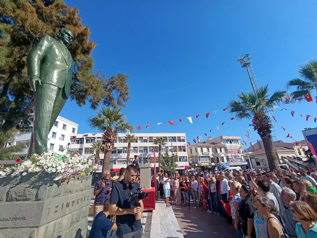 Balıkesir’de Atatürk Heykeline Saldırı Protesto Edildi